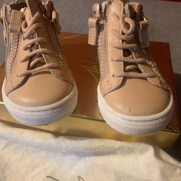 giuseppe-zanotti - Picture 2 of 12